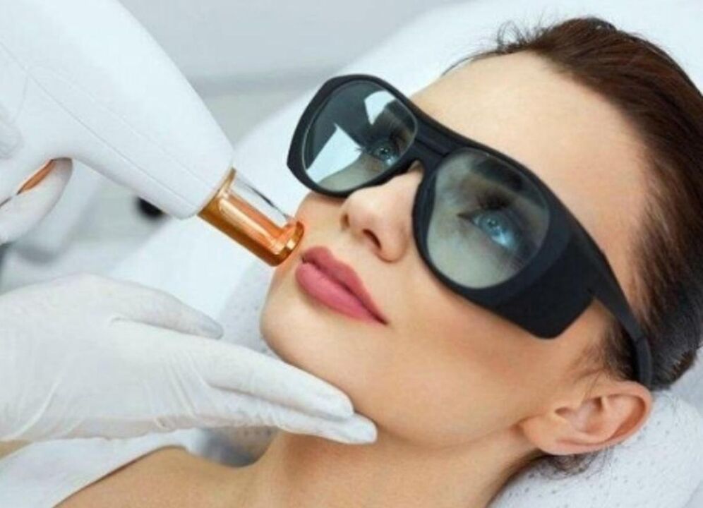 Il ringiovanimento del viso della pelle